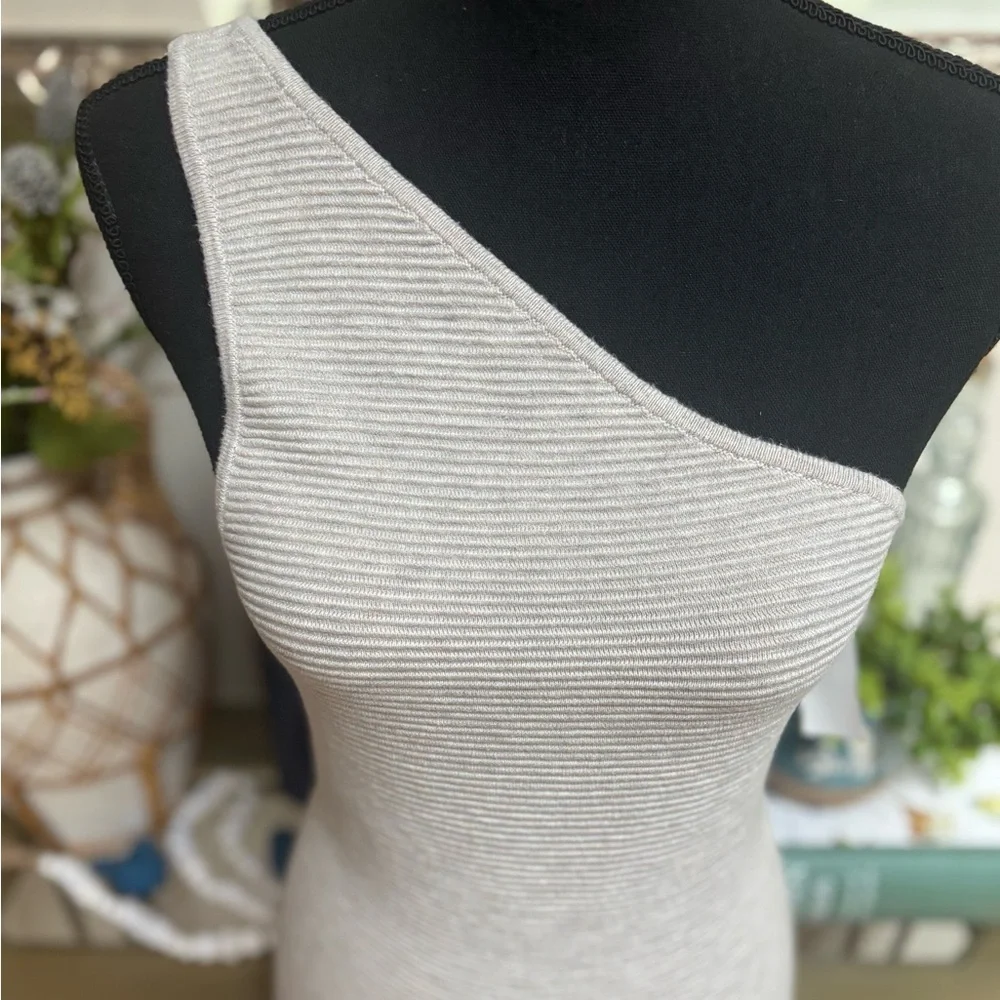 ABERCROMBIE & FITCH ONE SHOULDER RIBBED KNIT BEIGE THONG STYLE BODYSUIT SZ M - Picture 2 of 11